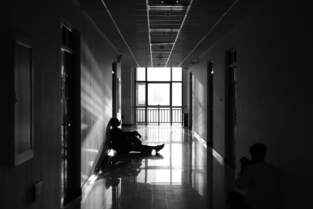 Una imagen de una persona que muestra la necesidad del Equipo Psicosocial de Emergencias